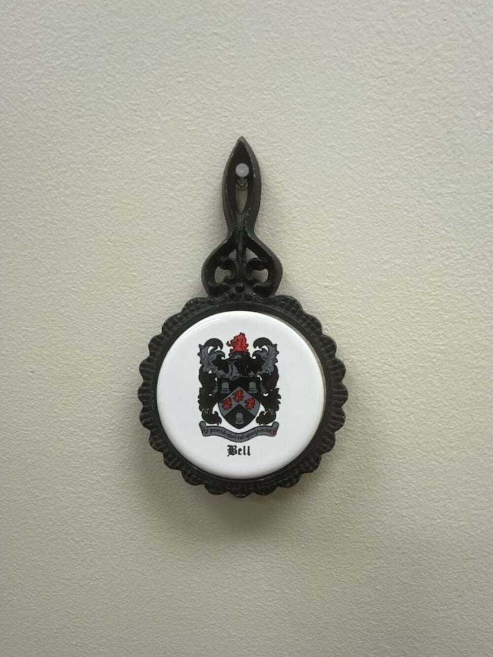 Vintage Mid State Bell Family Crest Coat of Arms Cast Iron Trivet